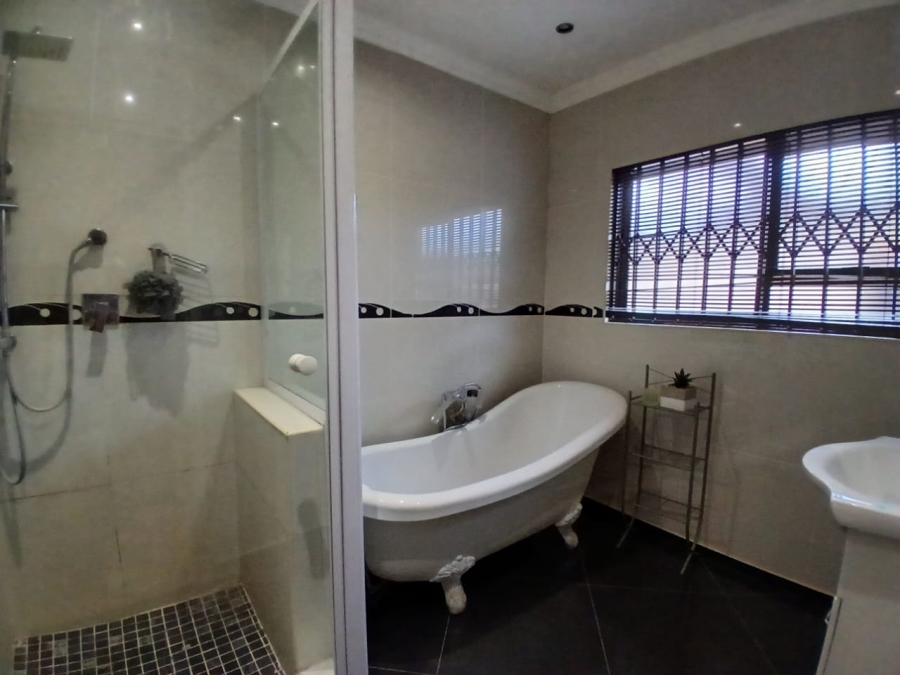 4 Bedroom Property for Sale in Jan Cillierspark Free State
